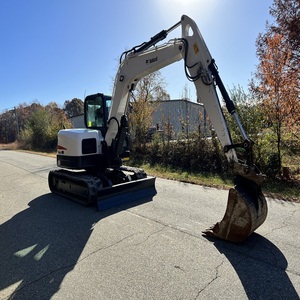 Mini-excavatrice compacte Bobcat E85 haut de gamme prête à l'emploi – Puissante pelle hydraulique pour le creusement de fossés, le chargement et les travaux de terrassement – En promotion - Product Image 1