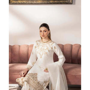 Hermoso conjunto de Parte superior inferior y Dupatta para mujer con trabajo de secuencia de bordado pesado - Product Image 3
