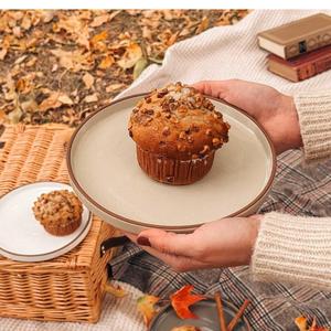 Assiette à dessert en céramique compacte de 8 pouces, finition brillante élégante et discrète, design empilable pour gagner de la place, idéale pour les pâtisseries et les friandises - Product Image 1