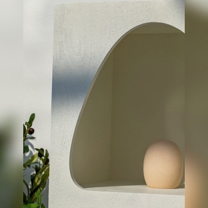 Étagère peinte ultra blanche Vandana Altis, design de meuble de rangement en bois moderne et minimaliste - Product Image 3