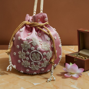 Pochette traditionnelle indienne en coton Potli pour femme, faite à la main, brodée, écologique, avec fermeture à rabat, sac cadeau de mariage, tendance - Product Image 1