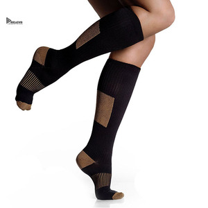 Chaussettes de compression personnalisées Relevo en coton pour hommes, chaussettes de sport respirantes, douces et hautement élastiques - Product Image 3