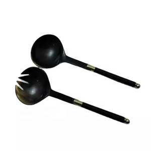 Ensemble de cuillères et fourchettes à salade en corne de buffle de conception indienne, outils modernes à salade avec poignée en métal - Product Image 5