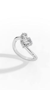 Exquisito Anillo Curvo Toi et Moi de Plata de Ley con Esmeralda y Diamantes Simulados de Corte Pera, Moderna Banda de Promesa Bypass - Product Image 2