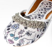 Dernières créations de chaussures brodées à la main, ornées de perles, style indien pakistanais, sandales Khussa Jutti, mode élégante pour filles, mariage