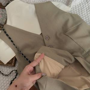 Conjunto de Dos Piezas para Mujer, Chaleco sin Mangas con Cuello en V y Pantalones Cortos de Lino OEM - Product Image 5