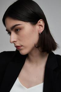 Pendiente único de oro de 14K con diamante marquesa azul y rosa flotante cultivado en laboratorio, con rosca para hélice y cartílago, brillante y único. - Product Image 2