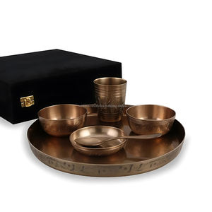 Ustensiles Globe Kansa en laiton écologique de 6 pièces, métal durable, céramique, design classique traditionnel, vaisselle en velours rouge élégant - Product Image 2