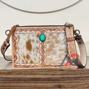 Sac bandoulière élégant en cuir de vachette à poils, gravé, pour femme, motif floral, luxe, dernière collection, sac à main de créateur - Product Image 1
