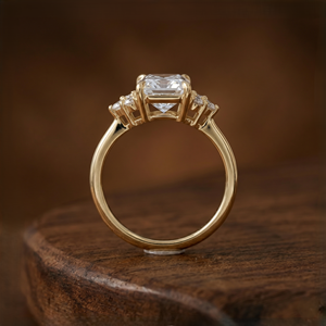 Bague de fiançailles en or 14 carats avec diamant VS1 E, taille radiant certifié IGI, cultivé en laboratoire, avec accent marquise et rond, pour anniversaire et mariage - Product Image 4