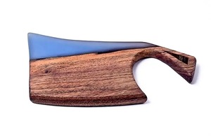 Tabla de cortar rectangular de madera de la más alta calidad con diseño de mango con incrustaciones azules, fabricada por S & SONS INTERNATIONAL - Product Image 6