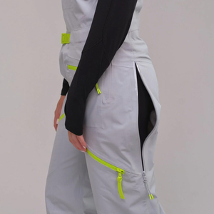 Pantalones de esquí impermeables para mujer, personalizados, con aislamiento, con etiqueta privada e impresión de logotipo para deportes de invierno al aire libre. - Product Image 2