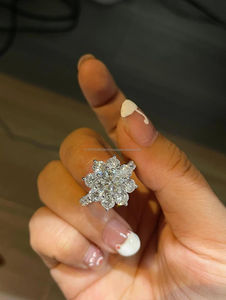 Impresionante Anillo de Diamantes Redondos en Oro Blanco para Mujer, Anillo de Compromiso Clásico con Diamantes de Corte Redondo, Joyería Fina de Lujo, Regalo para Ella - Product Image 2