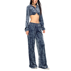 Survêtement de jogging personnalisé à manches longues pour femme, en velours ajusté avec capuche - Product Image 2