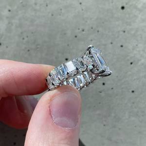 Bague de fiançailles en or blanc plaqué rhodium avec halo caché de diamant de laboratoire taille émeraude, bijoux de luxe pour anniversaire et mariage pour femme - Product Image 3
