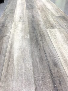 Fabricant de planches de vinyle rigides en SPC, résistantes à l'eau, à grain de bois, LVP, ATTFloor Vietnam - Product Image 1