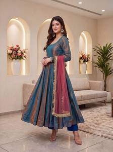 Robe Anarkali Indienne et Pakistanaise en Soie Sindoor avec Broderie Miroir et Bordure en Dentelle, Long Manteau et Dupatta pour Mariage et Fêtes - Product Image 2