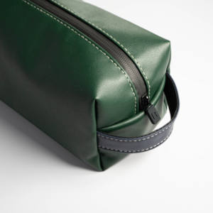 กระเป๋าเครื่องสําอางผู้ชายหนัง PU ป้องกันการสาดปรับแต่งด้วยโลโก้ - Product Image 2