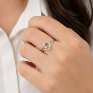 Bague de promesse de mariage plaquée or jaune 18 carats, diamant rond brillant, cadeau romantique pour la Saint-Valentin, bague en moissanite faite à la main - Product Image 4