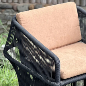 Ensemble de salle à manger en fer pour restaurant avec chaises en rotin synthétique résistant aux intempéries - Mobilier d'extérieur commercial durable pour patio et jardin - Arini - Product Image 4