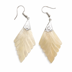 ต่างหูห่วงมุกเงินทิเบตประดับปะการังทำมือ น้ำหนักเบา สไตล์วินเทจ เหมาะสำหรับงานปาร์ตี้ ขายส่งและส่งออก - Product Image 1