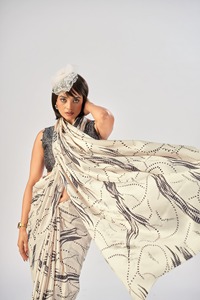 Sari Tradicional Indio de Seda Satinada con Estampado Floral para Uso Casual y Eventos Festivos, Atuendo Elegante y Moderno para Mujer - Product Image 4