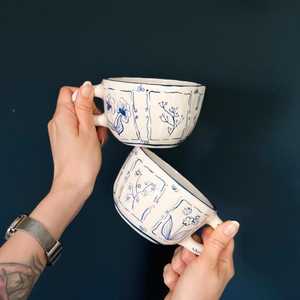 Taza de Café de Cerámica Hecha a Mano con Diseño Natural, Acabado Rústico Glaseado, Fabricada por Universal Overseas - Product Image 3