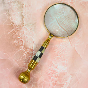 Loupe en nacre et en laiton de style vintage Lentille anti-éblouissement Design authentique et unique Loupe de détective durable par FWE - Product Image 1