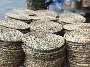 Posavasos de Corazón de Jacinto de Agua Tejidos a Mano Estilo Rústico, Resistentes al Calor, para Protección de Mesa, de Vietnam - Product Image 5