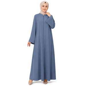Abaya Turca Elegante y Modesta, Color Negro Real, Abaya Negra con Cierre, Estilo Turco - Product Image 1