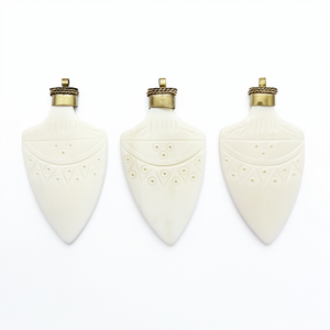 Colgante de Hueso Artesanal Pintado con Diseño Floral Botánico, Componente de Joyería, Collar Artesanal, Suministro de Manualidades - Product Image 1