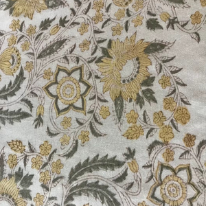 Tela de algodón estampada a mano – Diseño floral y de enredaderas estilo Mughal |   Textiles Indios de Mostaza y Oliva - Product Image 4