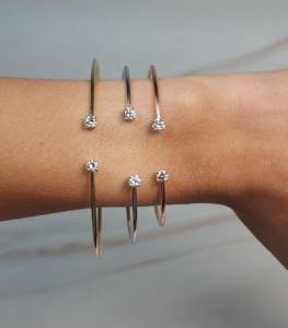 กำไลข้อมือเพชรเพาะเลี้ยงในห้องปฏิบัติการ 0.40 กะรัต แบบเปิด ปรับขนาดได้ ทองคำสีเหลือง 14K 18K รับรองโดย IGI ความใส VS เครื่องประดับชั้นดี - Product Image 4