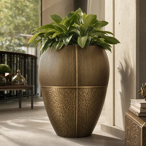 Vase de table en aluminium de style nordique contemporain, fait main avec un design texturé, écologique, résistant à l'eau, pour la décoration moderne de la maison - Product Image 6