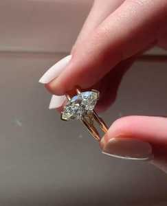 Anillo de promesa con diamante de corte marquesa de 2.01 quilates cultivado en laboratorio East West para mujer, con dije de aniversario de oro macizo de 14 quilates para parejas - Product Image 5