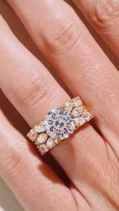 Bague romantique à grappe florale de diamants taille ronde 2.01 carats cultivés en laboratoire avec or massif 14K, idéale pour mariage, fiançailles, promesse, cadeau pour elle - Product Image 1