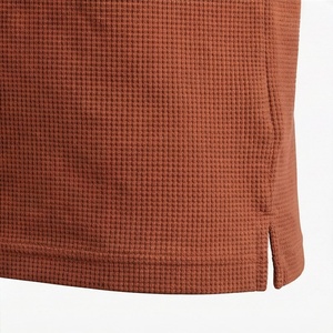 Polo en tricot à manches courtes pour homme, couleur brun rouille, design boutonné uni, coupe classique - Product Image 5