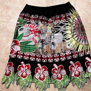 Jupes brodées pour femmes, sur mesure, en coton de haute qualité, style décontracté, style hawaïen, broderie fabriquée au Pakistan - Product Image 4