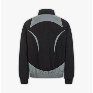 ชุดวอร์มกันลมน้ำหนักเบาสำหรับผู้ชาย ชุดออกกำลังกายกลางแจ้ง MOQ ต่ำ ชุดวอร์มกันลม พิมพ์โลโก้ด้านหน้าตามสั่ง กันน้ำ - Product Image 4