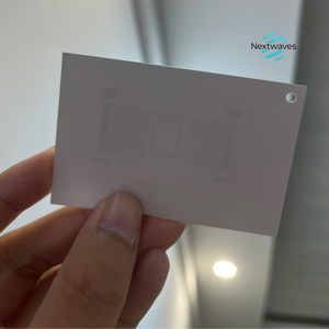 Etiqueta RFID UHF tamaño 76x50 mm, tamaño de antena 42x16 mm, chip 7U, Frecuencia 860-960 MHz, Chip 7U Hecho en Vietnam UHF RFID - Product Image 1