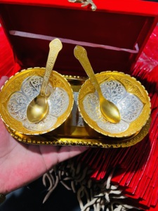 Juego de Tazones Ligeros Hechos a Mano en Plata y Oro de KAKA ENTERPRISES con 2 Cucharas |   Caja de Regalo de Terciopelo Real de Diseño Alemán Moderno - Product Image 4