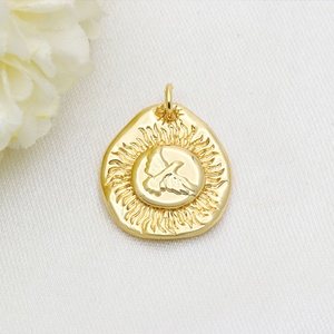 Pendentif en argent sterling 925 plaqué or jaune avec motif oiseau et soleil en relief, bijoux Memoria, vente en gros - Product Image 5