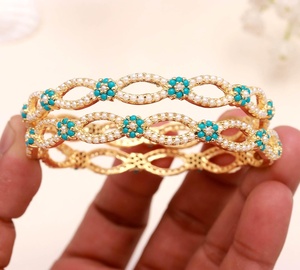 Brazalete Kada de Perlas y Turquesa Hecho a Mano, Chapado en Oro, Brazalete Moderno de Latón Tradicional Indio para Mujer - Product Image 3