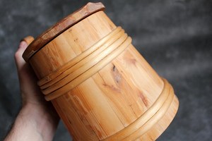 Jarra de Cerveza Grande de Madera con Tapa, Decoración Rústica, Hecha a Mano, Jarra Vikinga de Madera Pulida, Jarra Medieval Rústica - Product Image 3