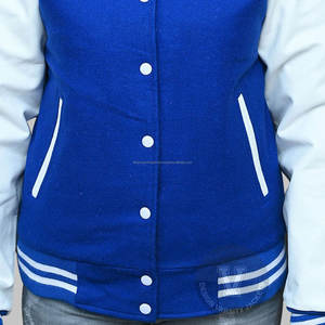 Chaqueta universitaria de cuero auténtico con letras de lana personalizada azul con parches de logotipos bordados de Color blanco y chaquetas con etiquetas - Product Image 3