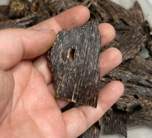 Copeaux d'agarwood vietnamien de qualité supérieure, 100% bois d'oud naturel pour l'encens et la méditation - Product Image 2