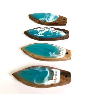 จี้สร้อยคอรูปเพนดูลัมทำจากไม้และเรซิ่น งานฝีมือประณีต - Product Image 1