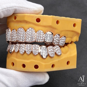 Juego Completo de Grillz Dentales Chapados en Oro Rosa con Moissanita Iced Out, Micro Pavé y Corte Princesa para Hombres y Mujeres - Product Image 5