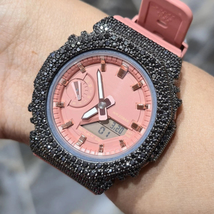 Reloj de Lujo con Incrustaciones de Moissanita Negra para Hombre, Personalizado GA2100 Casioak, Esfera Rosa, Correa de Silicona, Estilo Diamante G-5h0ck - Product Image 1