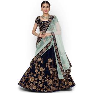 Lehenga Choli de Terciopelo Bordado con Dori Azul Clásico para Damas de Honor de Talla Grande - Product Image 1